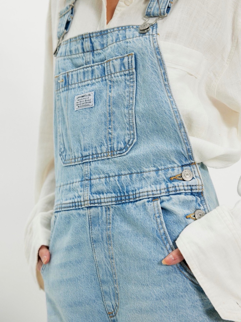 Levi's Denim Shortalls With Patch size Small  nwt from FreePeople website cute! - Picture 3 of 13